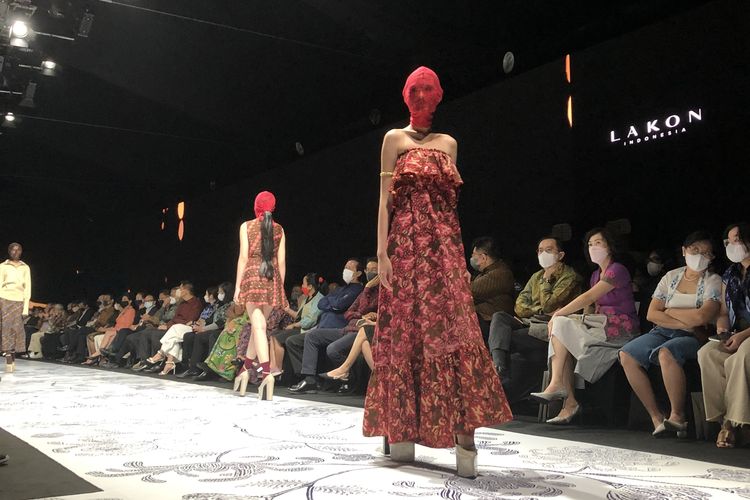 Permanitis Koleksi Batik Lorong Waktu Permanis Penutupan JF3 Fashion Festival 2022
