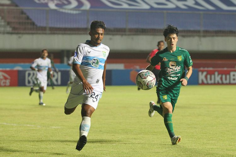 Pertandingan antara Persebaya Surabaya vs Persela Lamongan di Stadion Maguwoharjo, Sleman, Yogyakarta, Kamis (21/10/2021) malam WIB, pada lanjutan pekan kedelapan Liga 1 2021-2022.