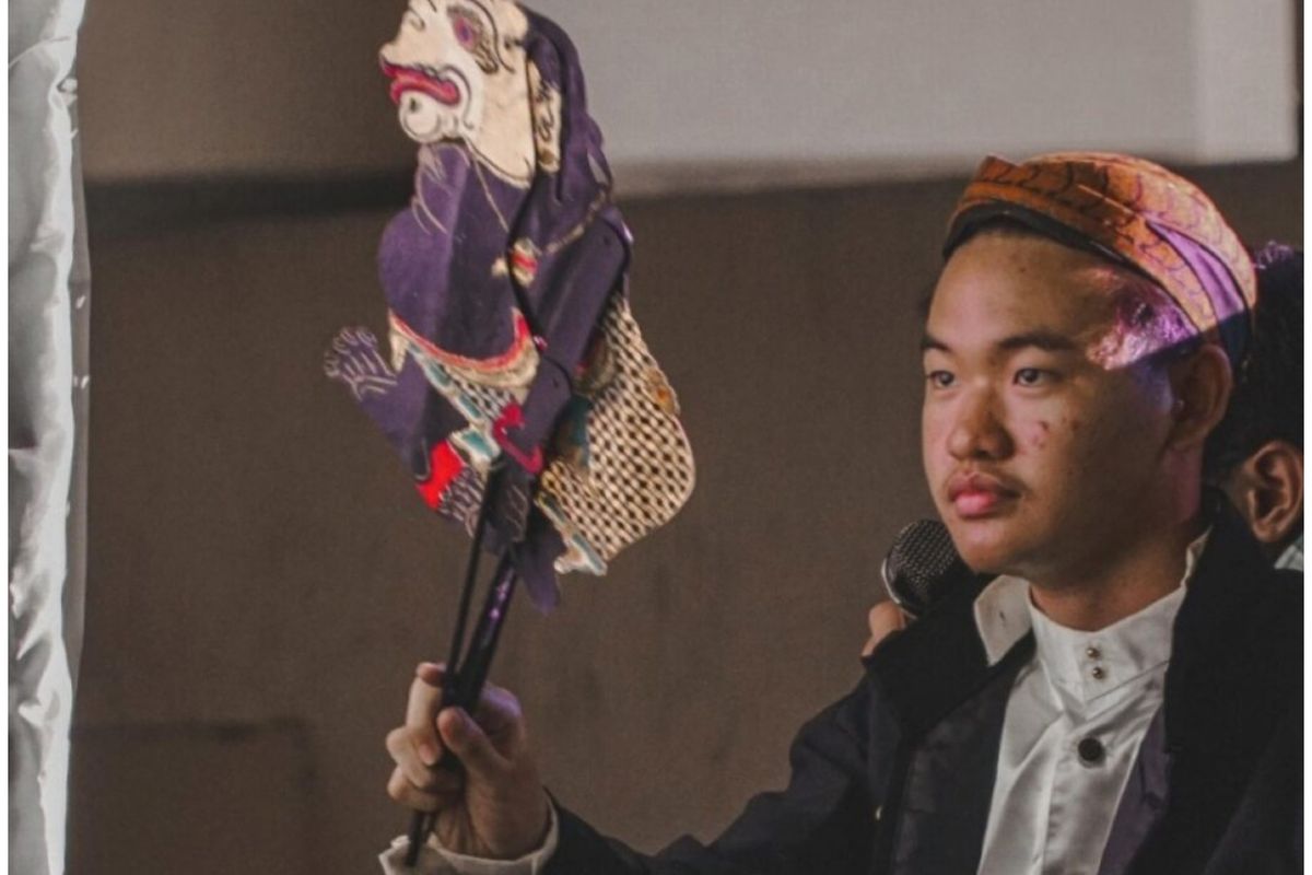 Kisah Christopher, Dalang Keturunan Tionghoa yang Pentaskan Wayang 3 Bahasa