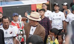 Kang Emil Apresiasi Legenda Sepakbola Jabar di Piala Gubernur 2023