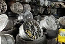 Harga Servis Pelek Mobil, Mulai dari Press Hingga Tambah Daging