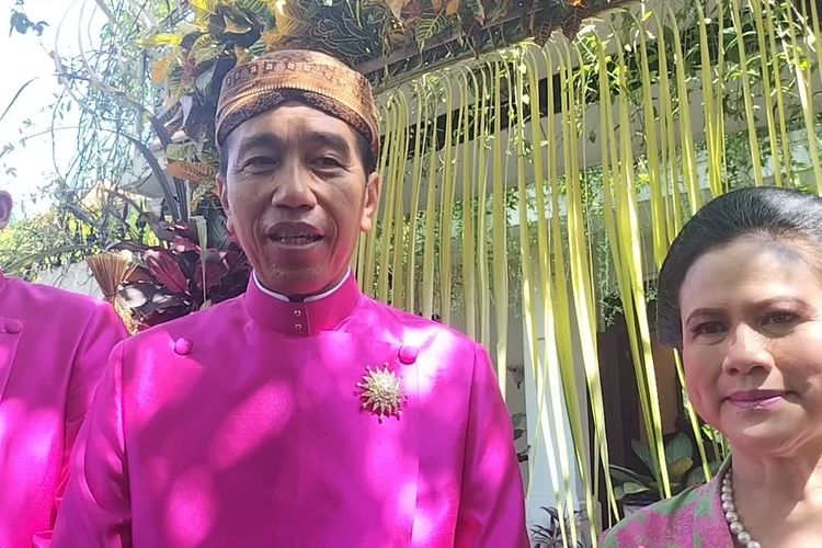 Foto : Jokowi Tetap Tanda Tangani Dokumen Di Tengah Rangkaian ...