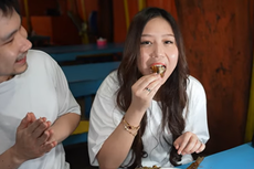Pertama Kali Makan Pecel Lele di Warung Tenda, Sisca Kohl: Enak Banget