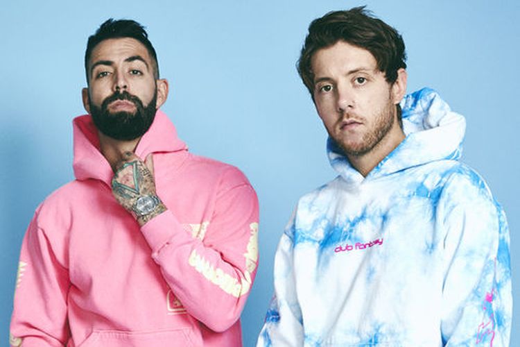 Breathe Carolina adalah duo musisi elektronik asal Colorado, Amerika Serikat.