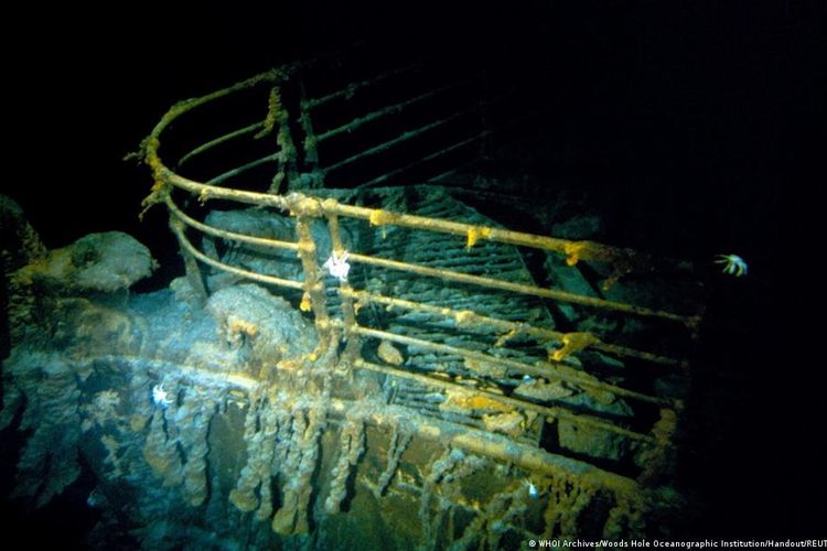 Foto bagian haluan kapal Titanic terlihat saat penyelaman pada Juli 1968.