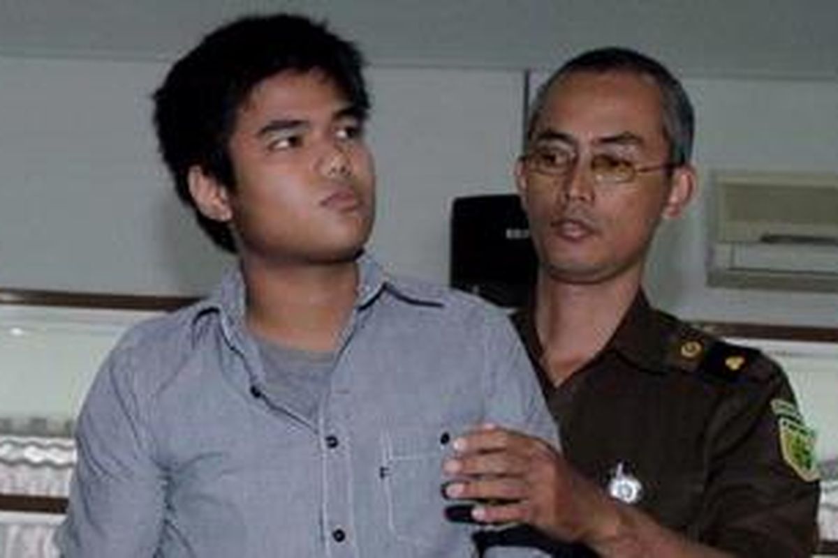 Anggit Gagah Pratama, salah seorang saksi dalam kasus penyebaran video-video seks yang diduga kuat dimainkan oleh vokalis Nazriel Irham atau Ariel dengan dua selebriti, Luna Maya dan Cut Tari.