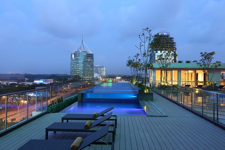 Ilustrasi kolam renang di Hotel Santika Premiere Bintaro, Tangerang Selatan.