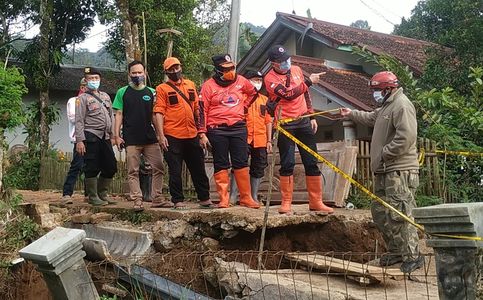 Emergency Response Declared due to Land Movement in Indonesia’s Sukabumi
