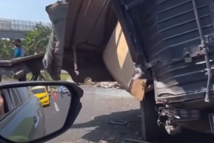Terjadi kecelakaan beruntun di Jalan Tol Jangli KM 432.600 C/A Kota Semarang, Jawa Tengah