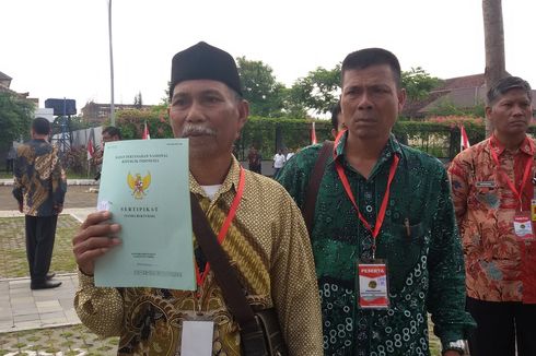 Warga Berencana Gadaikan Sertifikat Tanah yang Baru Saja Dibagi Jokowi