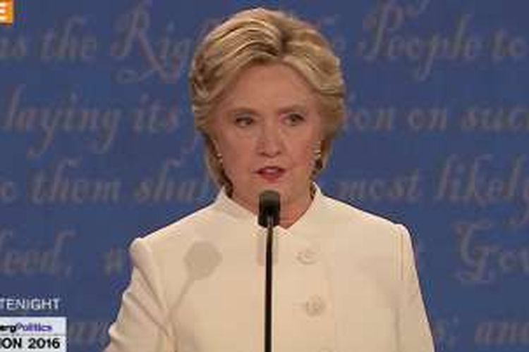 Calon Presiden Amerika Serikat Hillary Clinton dalam perhelatan debat terakhir, yang digelar Rabu malam, atau Kamis (20/10/2016) pagi, di Universitas Nevada. 