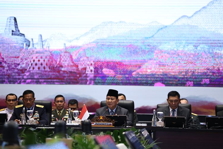 Menteri Pertahanan RI Prabowo Subianto saat membuka forum atau pertemuan para menteri pertahanan negara anggota ASEAN dan negara mitra dalam acara ADMM dan ADMM Plus di Jakarta Convention Center (JCC), Senayan, Jakarta Pusat, Rabu (15/11/2023).