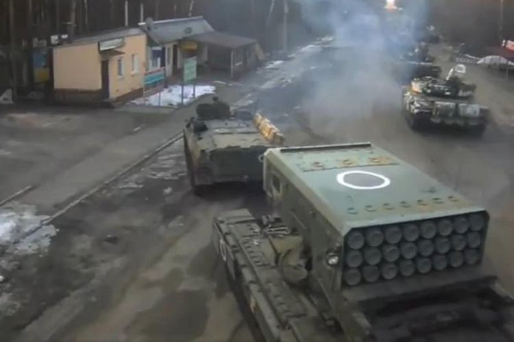 Kendaraan artileri Rusia menggunakan marka O.