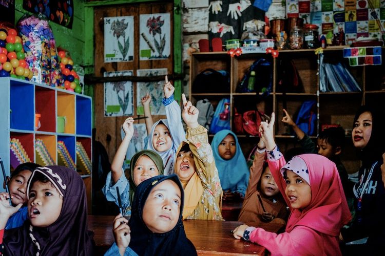 Dalam rangka peringatan HUT ke-62 PT Hutama Karya (Persero) menggelar dua program TJSL, HK Peduli Pendidikan dan HK Peduli Kreativitas di enam lokali sekitar proyek yang dikembangkan. 