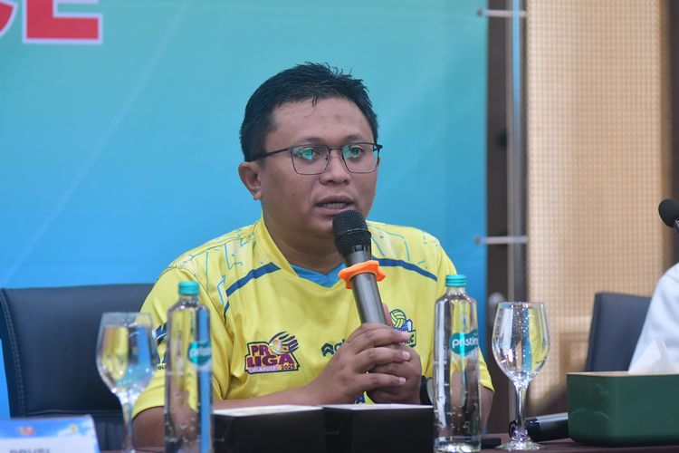 Ketua Panitia Pelaksana tuan rumah PLN Mobile Proliga 2025 seri Malang, Agung Wibowo saat preskon sehari jelang laga di Kantor PLN Kota Malang, Kamis (16/1/2025) sore.