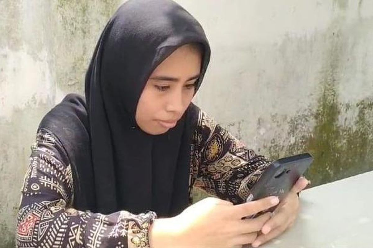 Naffa Zahra Muthmainnah yang tidak bisa melanjutkan kuliah karena UKT di USU yang dirasa mahal.