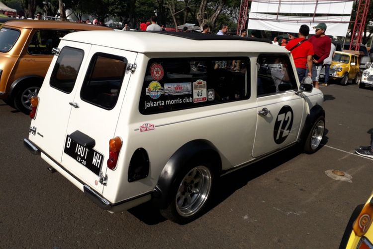 Mini Cooper klasik model wagon yang ikut meramaikan HUT ke-25 Jakarta Morris Club di TMII, Jakarta Timur, Minggu (16/9/2018). 