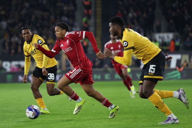 Penyerang Liverpool, Rio Ngumoha, beraksi pada laga putaran kelima Piala FA Inggris antara Wolverhampton Wanderers dan Liverpool di stadion Molineux di Wolverhampton, Inggris tengah pada 6 Maret 2026.