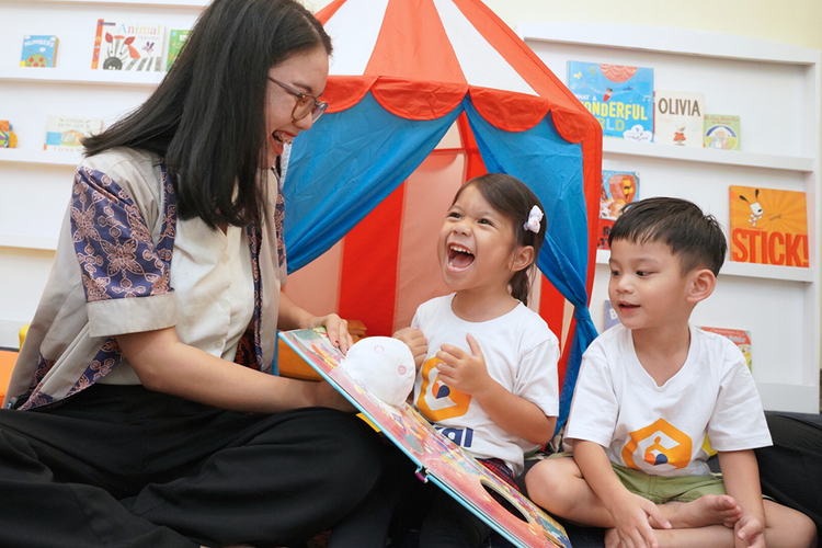 Rumah Main Cikal berupaya memaksimalkan proses belajar dan perkembangan anak dengan menawarkan beragam program.