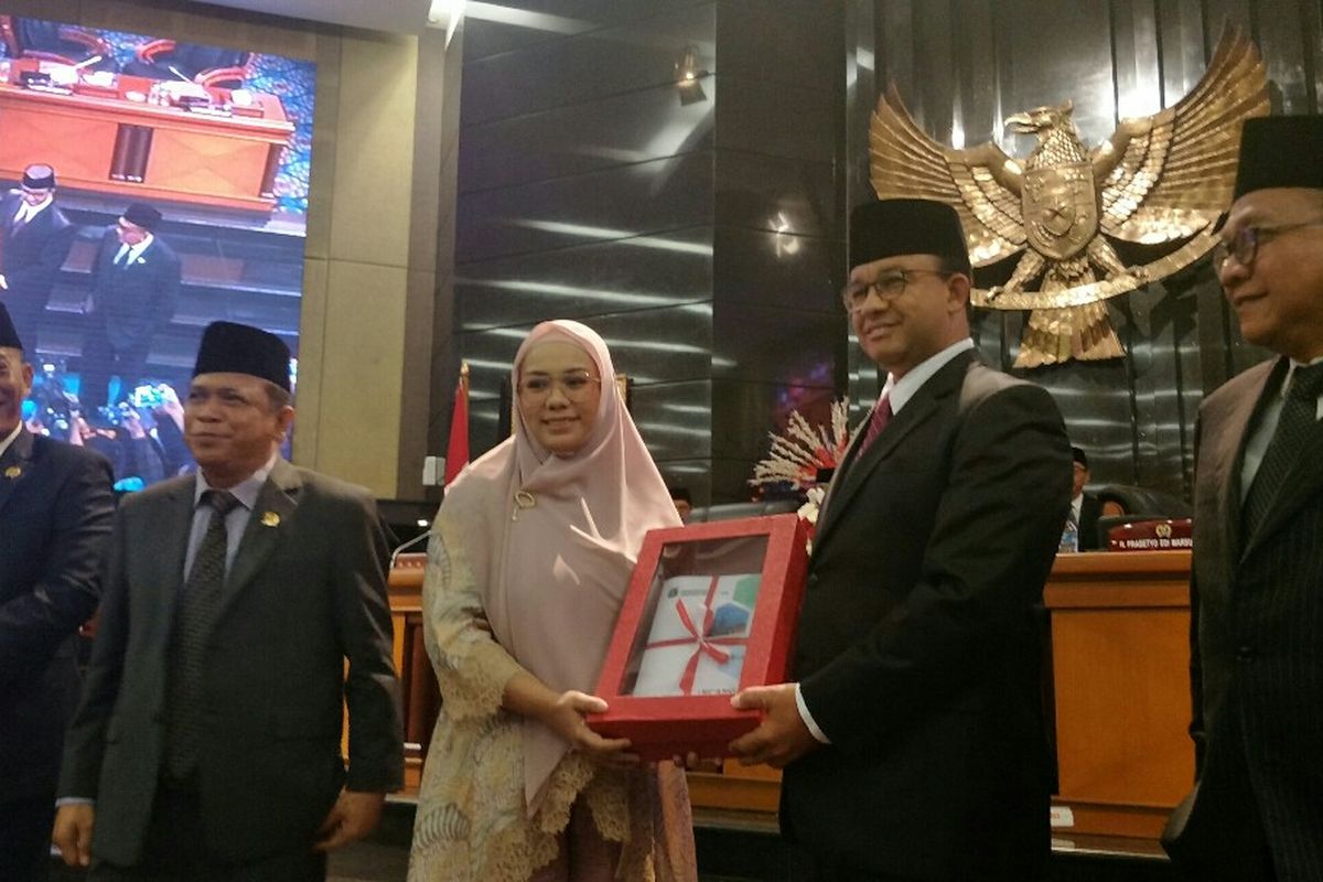 Gubernur Anies Baswedan mengusulkan RAPBD DKI Jakarta tahun 2020 sebesar Rp 87,95 triliun dalam rapat paripurna DPRD DKI Jakarta di Gedung DPRD DKI, Jalan Kebon Sirih, Jakarta Pusat, Selasa (3/12/2019).