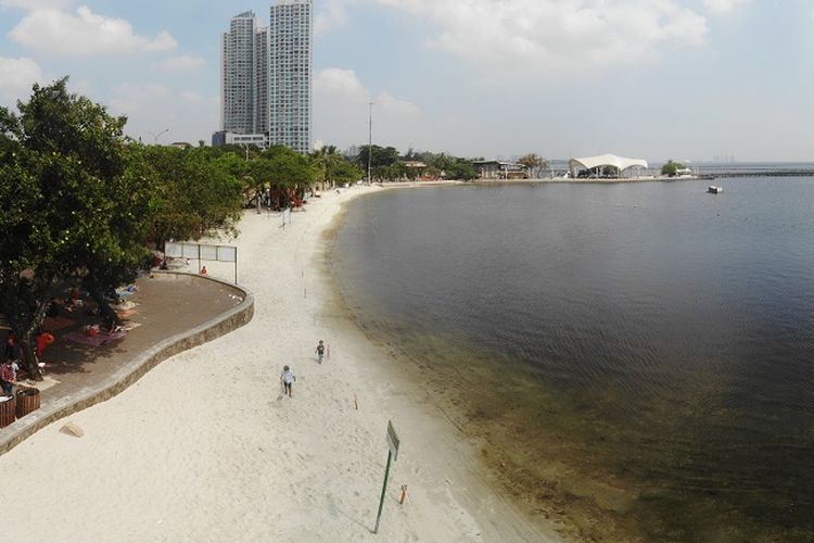 Kawasam Pantai Ancol, Taman Impian Jaya Ancol, Jakarta DOK. Shutterstock/Cahyadi Sugi