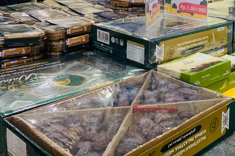 Kurma Medjool menjadi salah satu kurma premium yang paling dicari karena teksturnya yang lembut dan empuk, berbeda dengan kurma pada umumnya. engan memiliki rasa manis dengan ukuran lebih besar, sekitar tiga hingga empat kali lipat dari kurma biasa. 