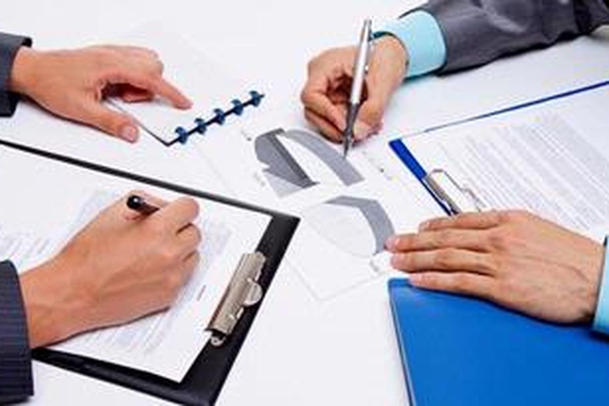 Namun, dalam banyak kasus, proses membeli rumah dengan sistem oper kredit lebih sulit ketimbang membeli rumah dari pengembang dengan cara mengajukan kredit langsung kepada bank.