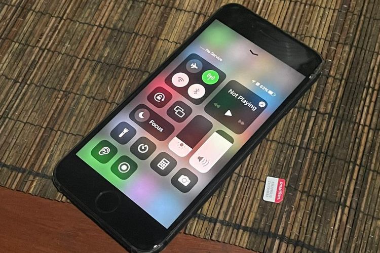 Tampilan iPhone Ex-Inter milik EN yang tidak bisa mengakses jaringan dari kartu Axis lantaran sinyalnya terblokir.