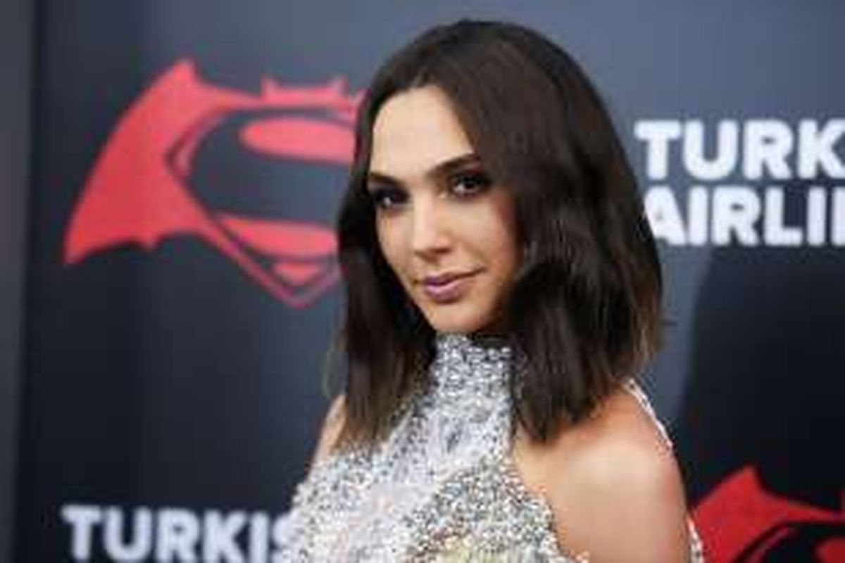 Aktris Gal Gadot menghadiri pemutaran perdana film Batman v Superman: Dawn of Justice di Radio City Music Hall, New York, Minggu (20/3/2016).