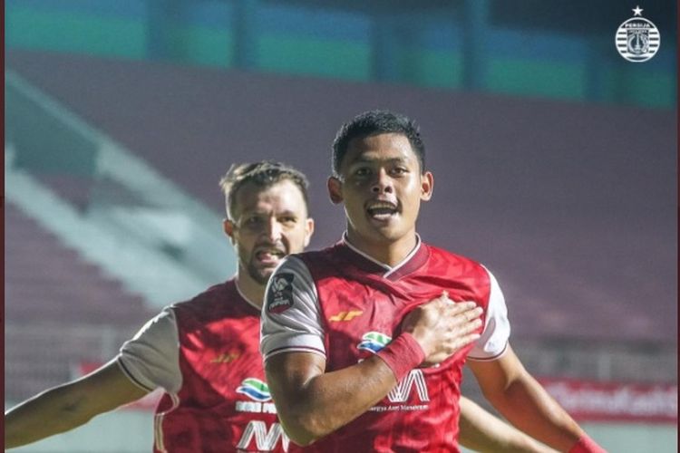 Peneyerang muda Persija Jakarta, Taufik Hidayat, mencetak gol pada laga final Piala Menpora 2021 leg pertama, Kamis (22/4/2021) malam WIB di Stadion Maguwoharjo, Sleman.