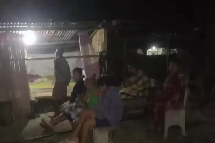 Beras Menipis, Terpal Tak Ada, Korban Gempa Flores di Manggarai Bertahan 7 Hari di Posko Mandiri