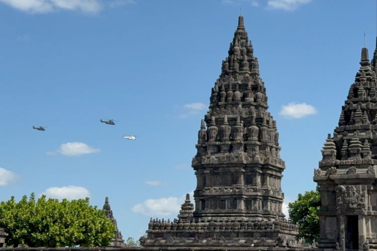 Prabowo Ajak Narendra Modi Naik Helikopter Keliling Candi Prambanan dari Udara