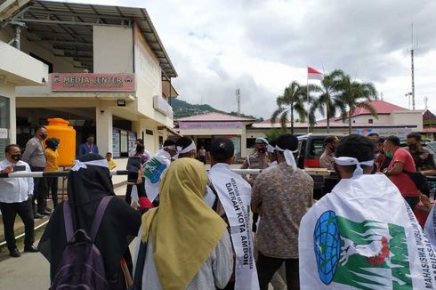 Mahasiswa Demo di Depan Polresta Ambon, Tuntut Bebaskan 13 Rekannya yang Ditangkap