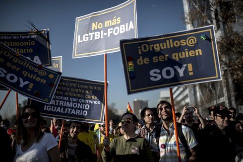 Tuntut UU Pernikahan Sejenis di Cile, Ribuan Orang Turun ke Jalan