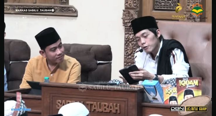Masa Tenang, Gibran Hadiri Pengajian Gus Iqdam di Blitar 
