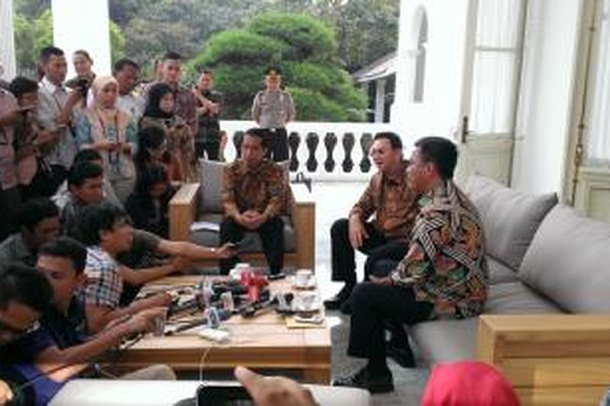 Presiden Joko Widodo melakukan mediasi antara Gubernur DKI Jakarta Basuki Tjahaja Purnama dan Ketua DPRD DKI Jakarta Prasetyo Edi Marsudi di Istana Merdeka, Selasa (14/4/2015).