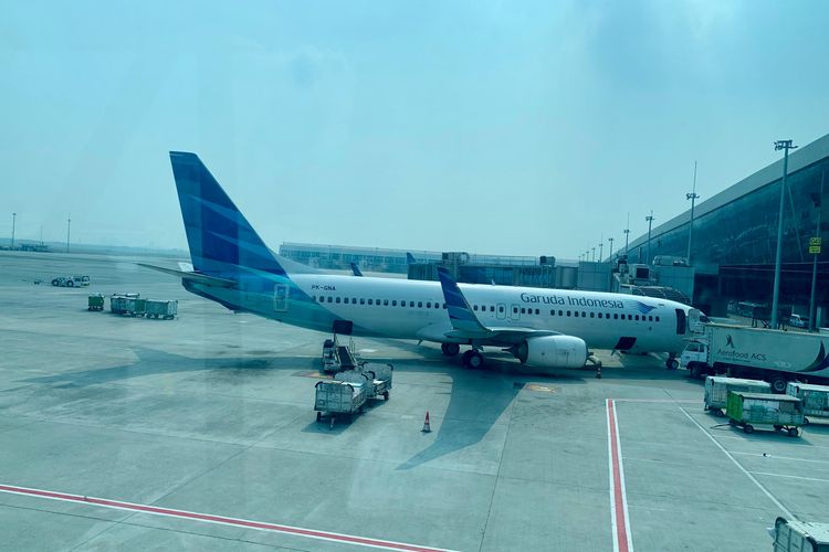 Garuda GA604 Pecah Ban Usai Lepas Landas, 141 Penumpang Mendarat dengan Selamat