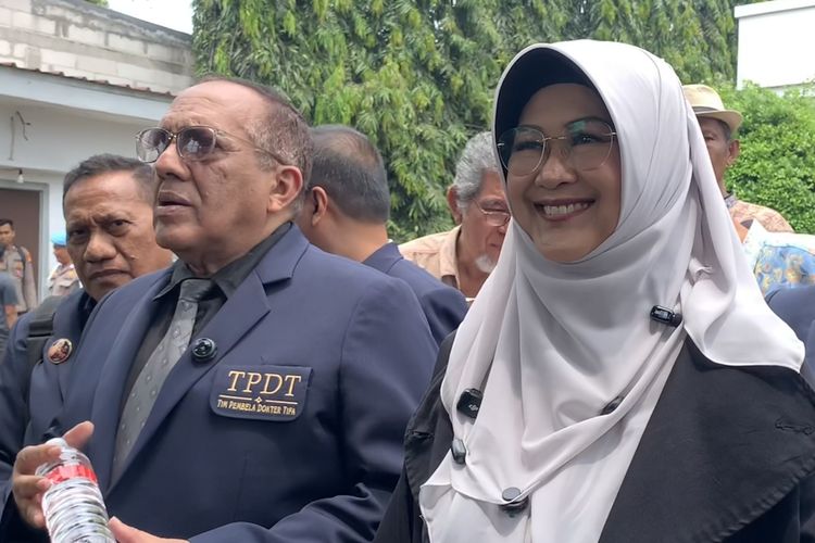 Dokter Tifa Siap Cecar Jokowi hingga Malam, Bakal Bongkar 712 Dokumen di Sidang