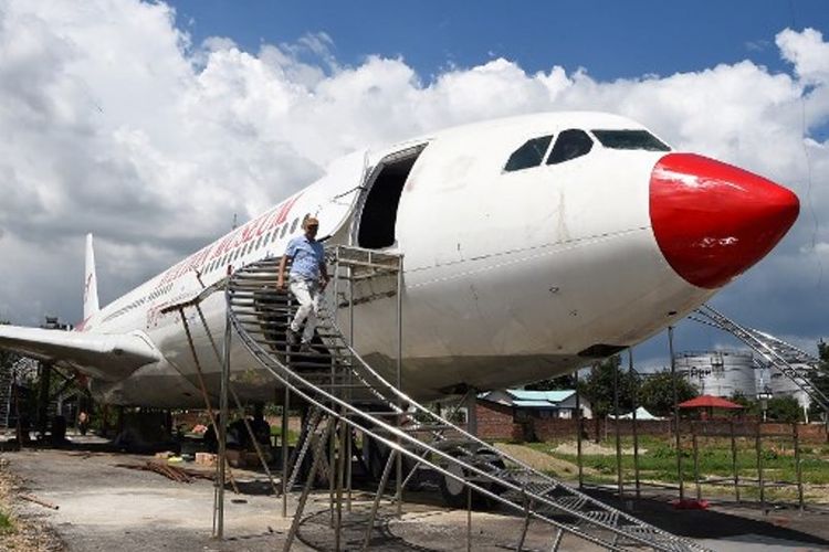 Pesawat Airbus A300 milik maskapai Turki yang diubah menjadi museum penerbangan di Katmandu, Nepal.