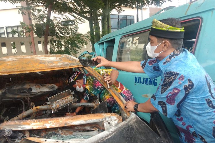Gubernur Kalimantan Utara kunjungi Polres Metro Jakarta Pusat untuk melihat kondisi bekas mobil yang menewaskan putranya, Kamis (10/2/2022).