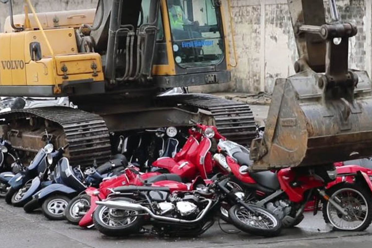 Lebih dari 100 sepeda motor dihancurkan pada awal Juni lalu atas perintah Presiden Filipina Rodrigo Duterte. 