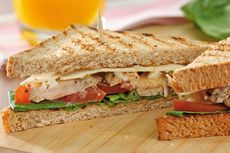 Resep Sandwich Ayam Bakar, Olahan Daging Ayam Sisa Pesta