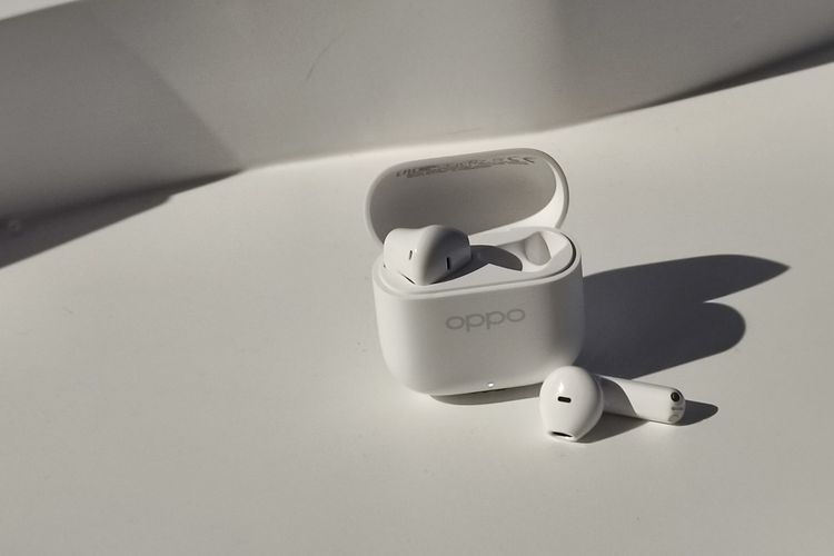 Oppo Enco Buds 3 merupakan TWS entry-level yang dilengkap audio driver 12,4 mm. TWS ini mendukung codec AAC/SBC untuk kualitas suara lebih jernih. TWS ini dirilis bersamaan dengan smartphone Oppo Reno 14 series, Kamis (17/7/2025).