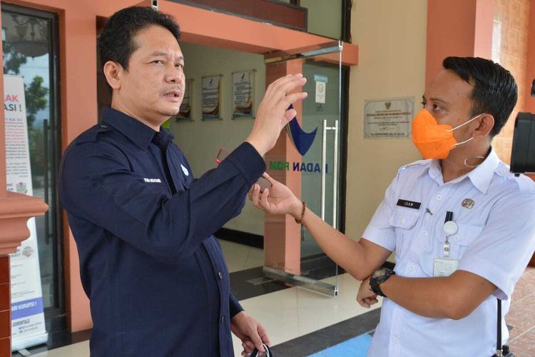 Kepala BPOM Gorontalo, Yudi Noviandi saat memberi keterangan terkait rencana operasional pemeriksaan PCR secara mandiri.