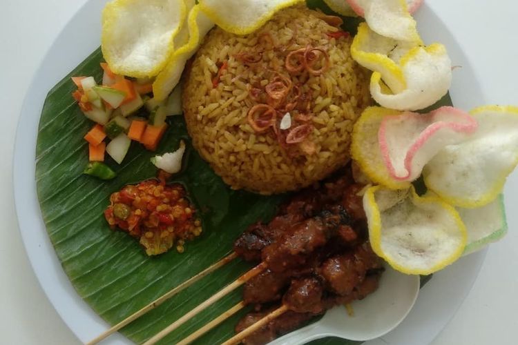 Nasi kebuli dan sate maranggi di Kantin Vokasi UI