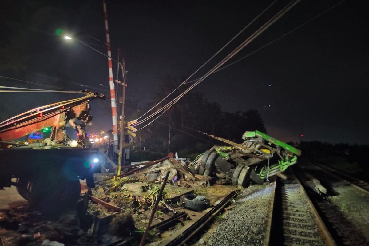 Kereta Api (KA) Gajayana relasi Malang–Gambir tertemper sebuah truk di petak jalan Prembun–Kutowinangun, Selasa (27/1/2026) malam sekitar pukul 21.32 WIB. 