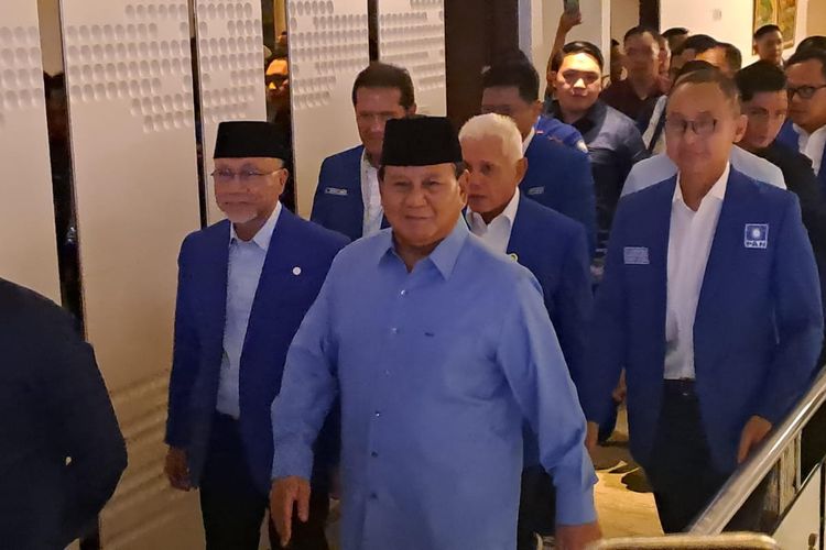 Presiden terpilih 2024-2029 Prabowo Subianto hadir di acara bimtek dan rakornas pilkada PAN di Hotel JS Luwansa, Jakarta Selatan, Kamis (9/5/2024). 