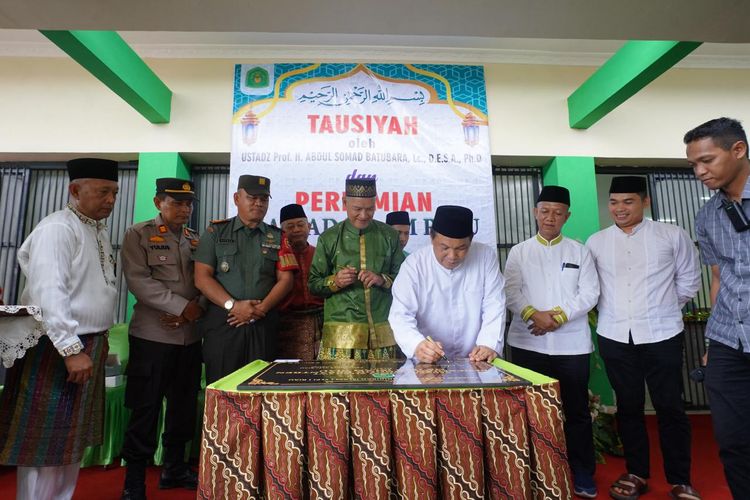 Penjabat (Pj) Gubernur Riau SF Hariyanto meresmikan Ma'had Islam Riau yang berada di bawah naungan Yayasan Lembaga Pendidikan Islam (YLPI) Riau, Sabtu (10/8/2024).