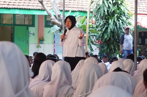 Bantuan untuk Korban Bom Terlambat Diberikan, Risma Minta Maaf