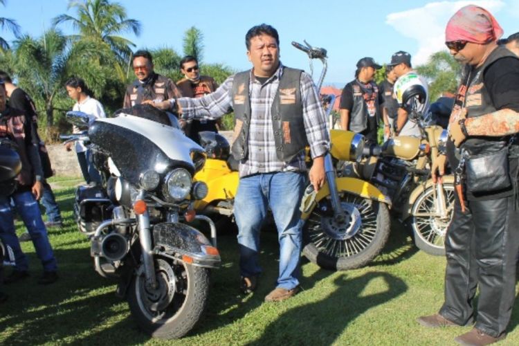 Ikatan Sport Harley Davidson (ISHD) menggelar Jelajah Wisata Bengkulu, Minggu (23/4/2017). Anggota ISHD beristirahat di kawasan Benteng Marlborouh, Kota Bengkulu.